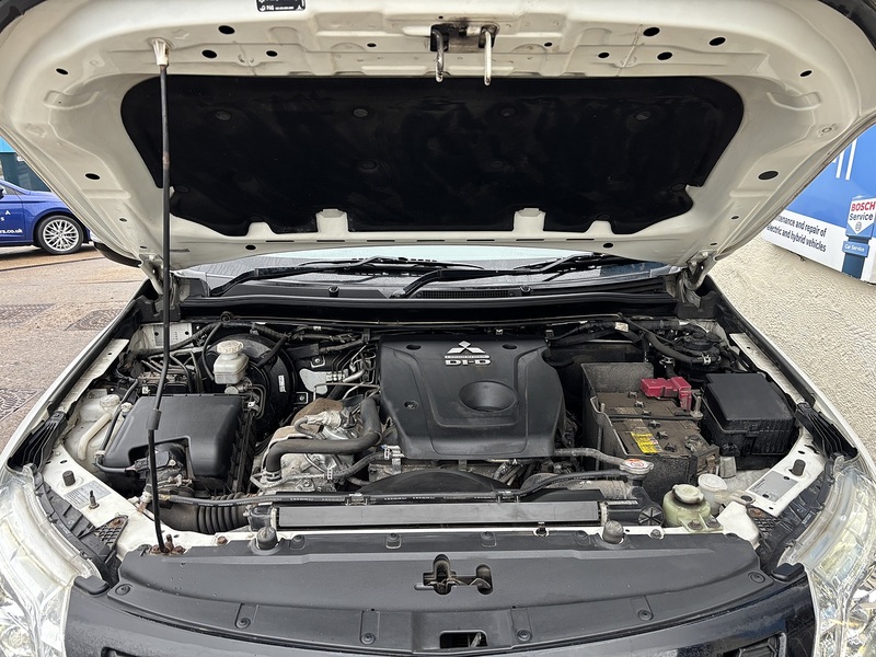 Mitsubishi 2.4 DI-D DC Challenger Auto 4WD Euro 6 4dr Pickup Automatic Diesel