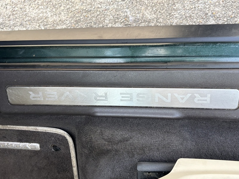 Land Rover 2.2 SD4 Prestige SUV 5dr Diesel Manual 4WD Euro 5 (s/s) (190 ps) SUV Manual Diesel