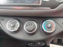 Toyota Yaris VVT-i Icon Tech 