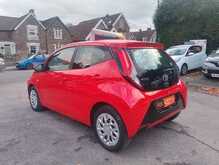 Toyota AYGO VVT-i x-play 