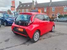 Toyota AYGO VVT-i x-play 