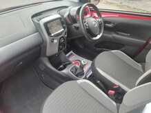 Toyota AYGO VVT-i x-play 