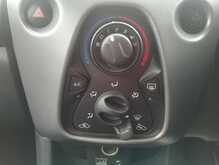 Toyota AYGO VVT-i x-play 