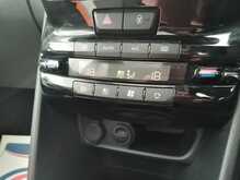 Peugeot 2008 PureTech Allure Premium 