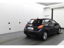 Peugeot 208 PureTech Signature 