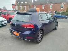 Volkswagen Golf TSI SE 