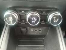 Renault Clio TCe Iconic 