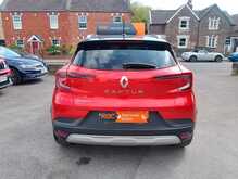 Renault Captur TCe Iconic 