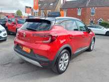 Renault Captur TCe Iconic 