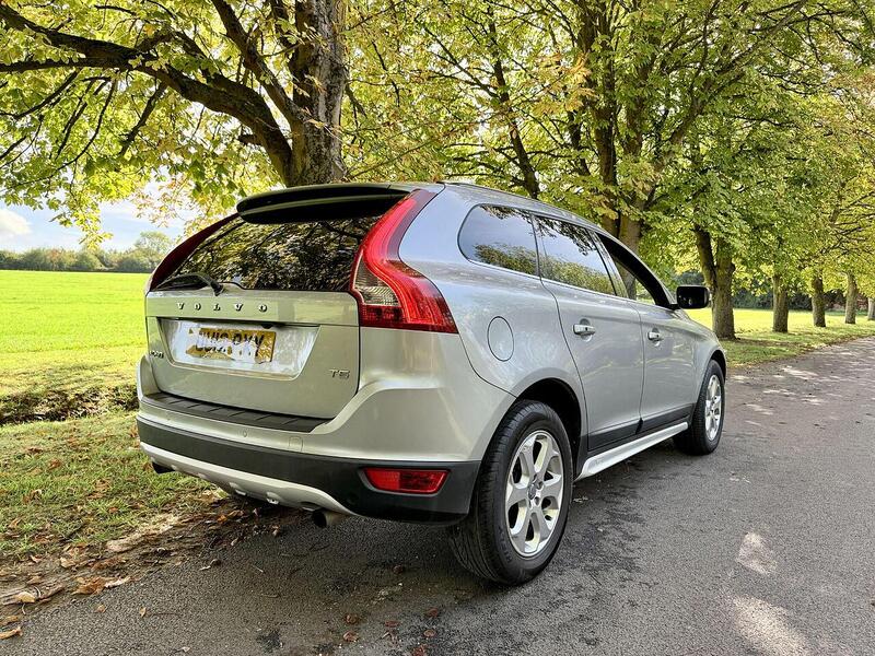 Volvo XC60 2.0 T5 SE Lux SUV 5dr Petrol Powershift Euro 5 (240 ps) - U1807