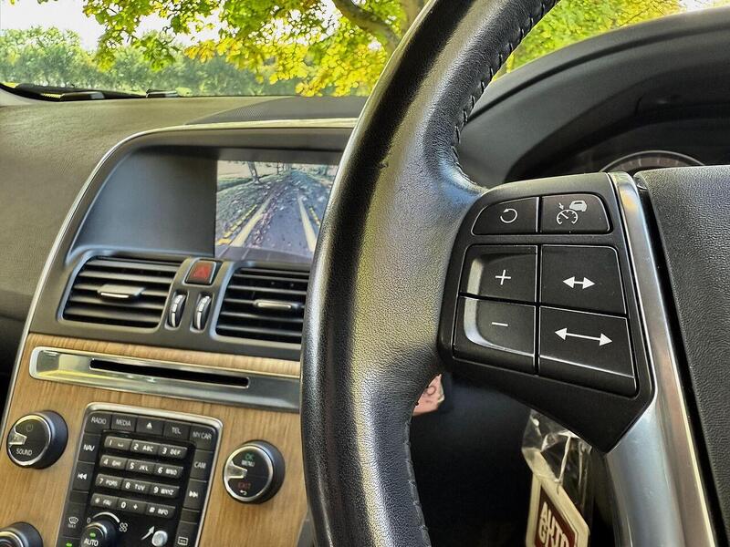 Volvo XC60 2.0 T5 SE Lux SUV 5dr Petrol Powershift Euro 5 (240 ps) - U1807