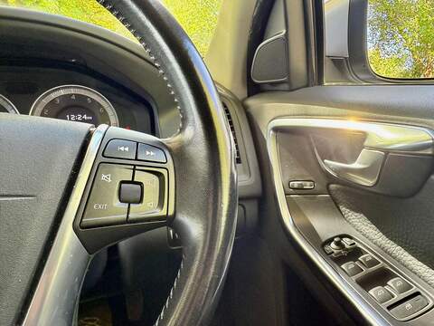 Volvo XC60 2.0 T5 SE Lux SUV 5dr Petrol Powershift Euro 5 (240 ps) - U1807