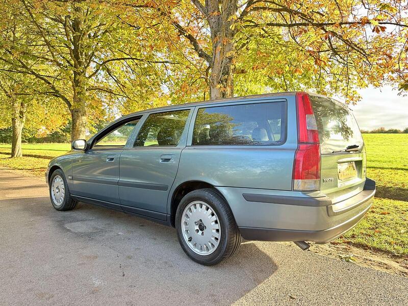 Volvo V70 2.4 (170bhp) SE 5dr Estate Auto Petrol - U1923
