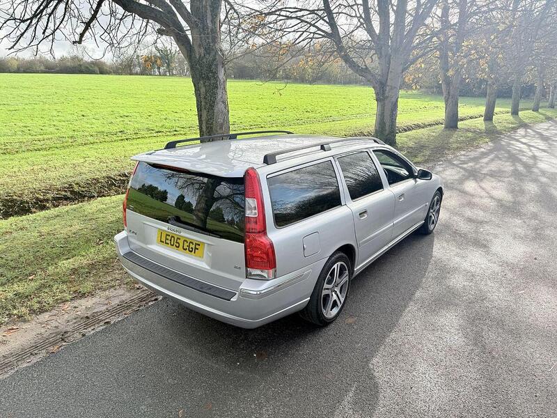 Volvo V70 2.4 SE Estate 5dr Petrol Automatic (231 g/km, 170 bhp) - U1929