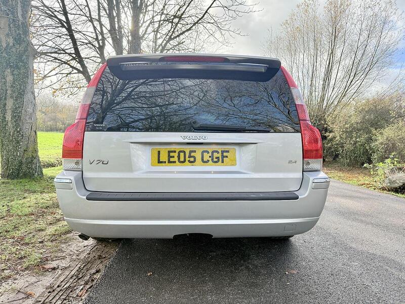 Volvo V70 2.4 SE Estate 5dr Petrol Automatic (231 g/km, 170 bhp) - U1929