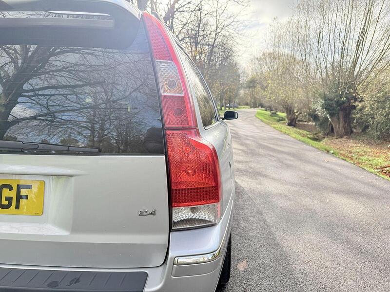 Volvo V70 2.4 SE Estate 5dr Petrol Automatic (231 g/km, 170 bhp) - U1929