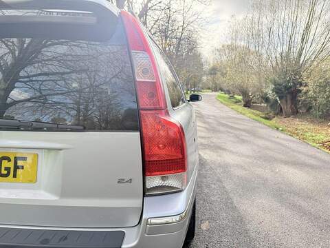 Volvo V70 2.4 SE Estate 5dr Petrol Automatic (231 g/km, 170 bhp) - U1929