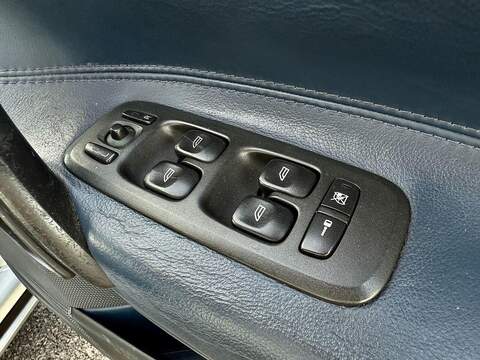 Volvo V70 2.4 SE Estate 5dr Petrol Automatic (231 g/km, 170 bhp) - U1929