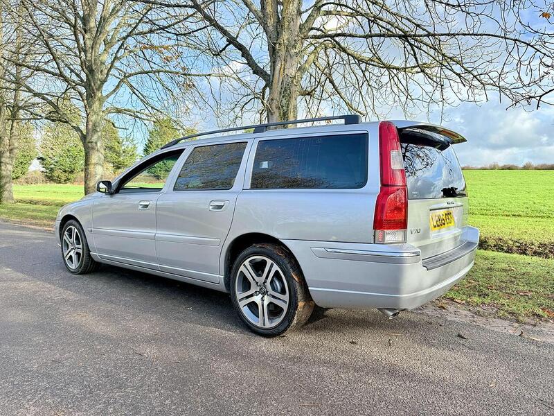 Volvo V70 2.4 SE Estate 5dr Petrol Automatic (231 g/km, 170 bhp) - U1929