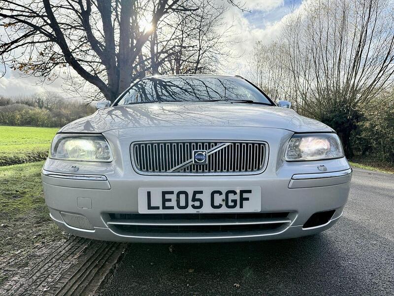 Volvo V70 2.4 SE Estate 5dr Petrol Automatic (231 g/km, 170 bhp) - U1929