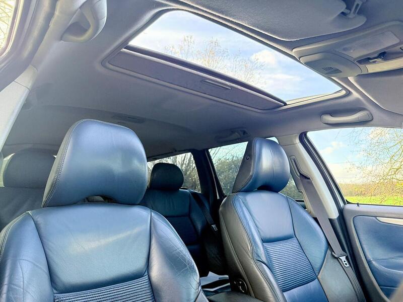 Volvo V70 2.4 SE Estate 5dr Petrol Automatic (231 g/km, 170 bhp) - U1929