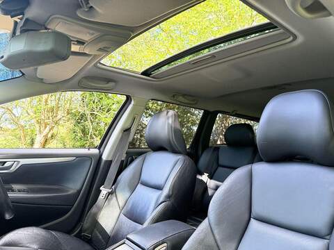 Volvo V70 2.5 R Estate 5dr Petrol Geartronic (264 g/km, 300 bhp) - U1947
