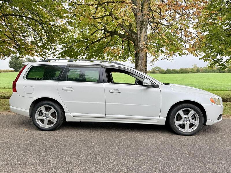 Volvo V70 3.2 SE Lux Estate 5dr Petrol Geartronic Euro 4 (238 ps) - U1968