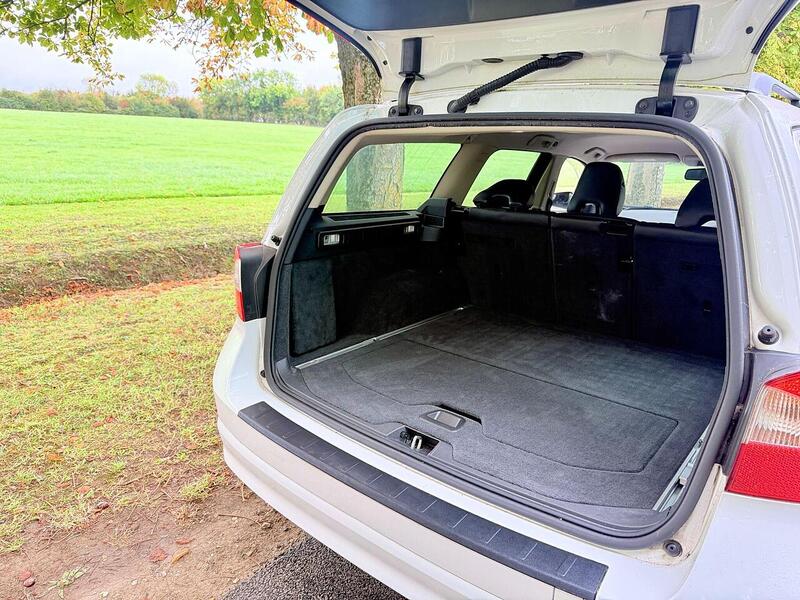 Volvo V70 3.2 SE Lux Estate 5dr Petrol Geartronic Euro 4 (238 ps) - U1968