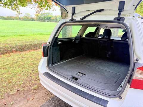 Volvo V70 3.2 SE Lux Estate 5dr Petrol Geartronic Euro 4 (238 ps) - U1968