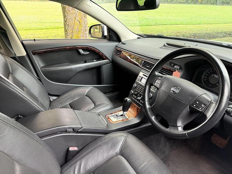 Volvo V70 3.2 SE Lux Estate 5dr Petrol Geartronic Euro 4 (238 ps) - U1968