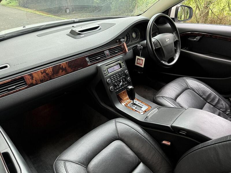 Volvo V70 3.2 SE Lux Estate 5dr Petrol Geartronic Euro 4 (238 ps) - U1968