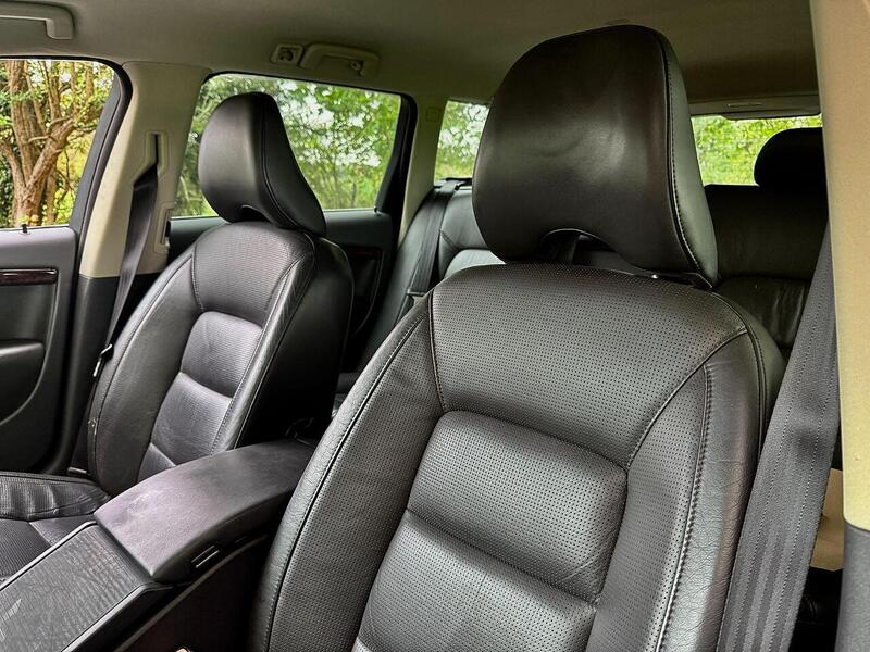 Volvo V70 3.2 SE Lux Estate 5dr Petrol Geartronic Euro 4 (238 ps) - U1968