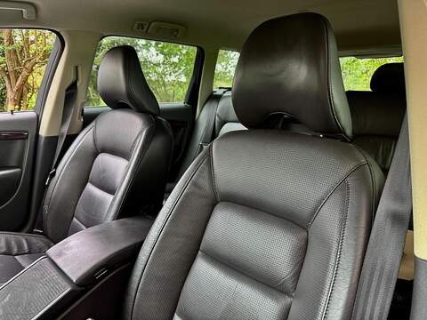 Volvo V70 3.2 SE Lux Estate 5dr Petrol Geartronic Euro 4 (238 ps) - U1968
