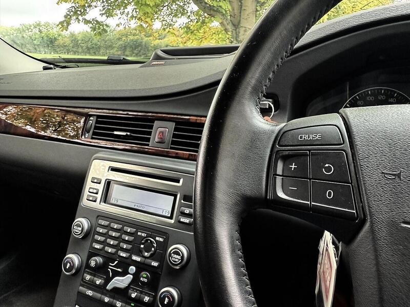 Volvo V70 3.2 SE Lux Estate 5dr Petrol Geartronic Euro 4 (238 ps) - U1968