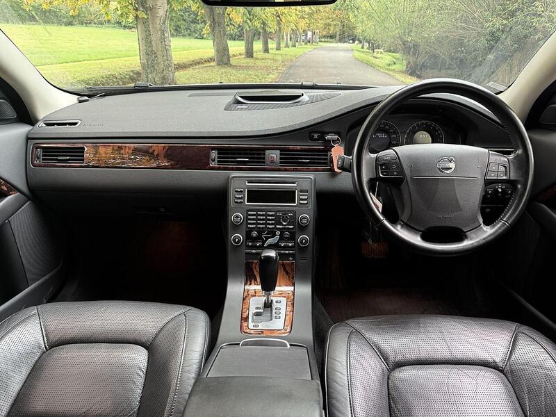 Volvo V70 3.2 SE Lux Estate 5dr Petrol Geartronic Euro 4 (238 ps) - U1968