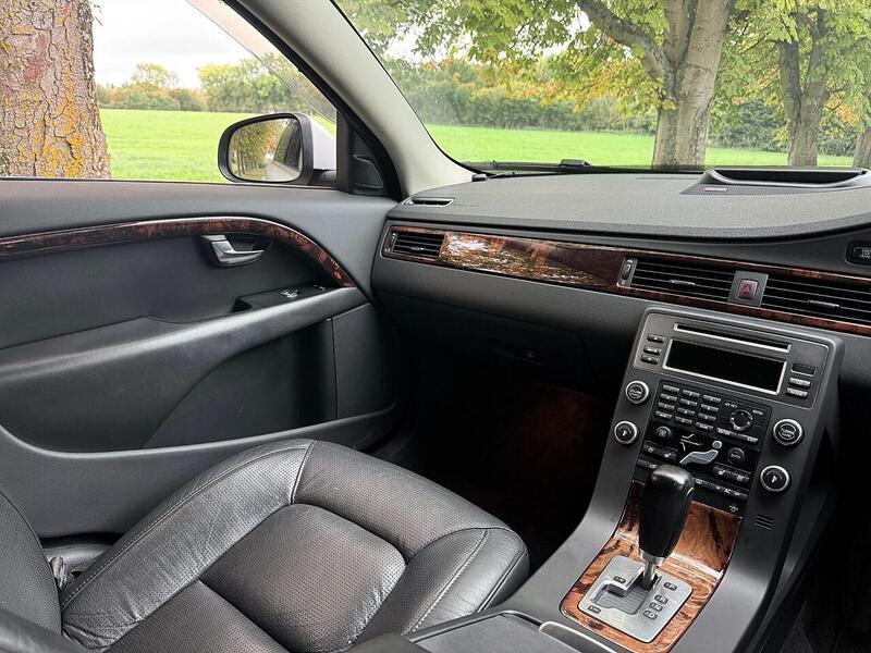 Volvo V70 3.2 SE Lux Estate 5dr Petrol Geartronic Euro 4 (238 ps) - U1968