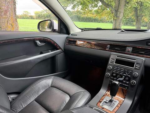 Volvo V70 3.2 SE Lux Estate 5dr Petrol Geartronic Euro 4 (238 ps) - U1968