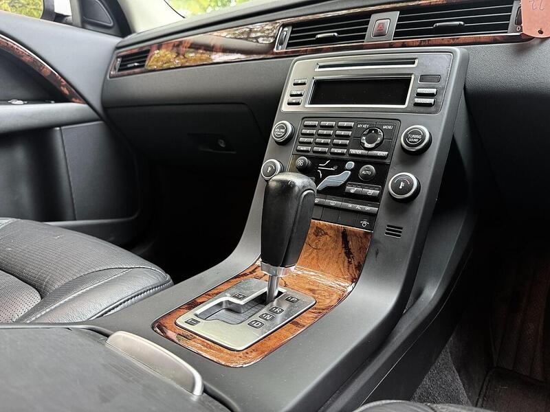 Volvo V70 3.2 SE Lux Estate 5dr Petrol Geartronic Euro 4 (238 ps) - U1968