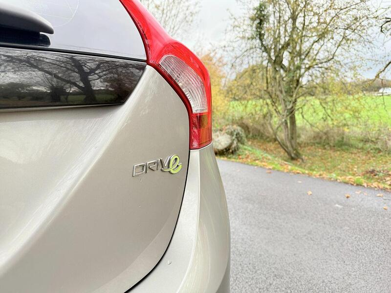 Volvo V60 1.6 T4 SE Lux Nav Estate 5dr Petrol Powershift Euro 5 (180 ps) - U1972