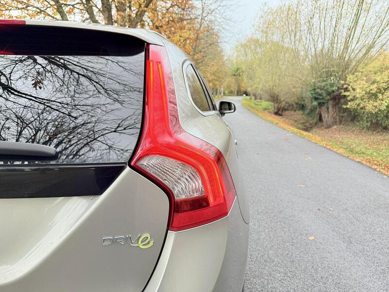 Volvo V60 1.6 T4 SE Lux Nav Estate 5dr Petrol Powershift Euro 5 (180 ps) - U1972