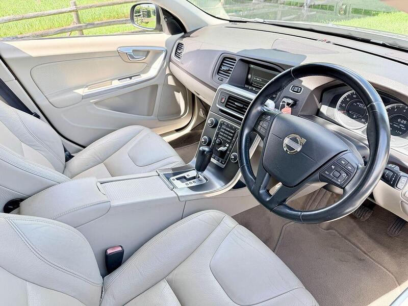 Volvo V60 1.6 T4 SE Lux Nav Estate 5dr Petrol Powershift Euro 5 (180 ps) - U1972