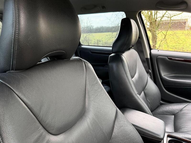 Volvo V70 2.4 SE Estate 5dr Petrol Automatic (231 g/km, 170 bhp) - U2020
