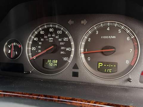 Volvo V70 2.4 SE Estate 5dr Petrol Automatic (231 g/km, 170 bhp) - U2020