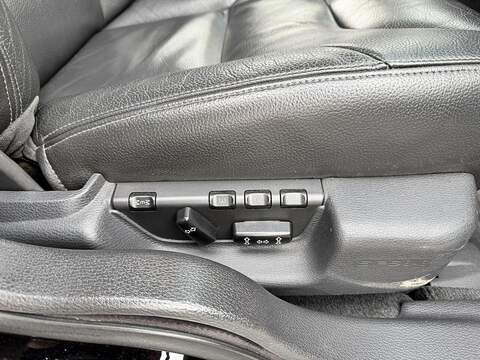 Volvo V70 2.4 SE Estate 5dr Petrol Automatic (231 g/km, 170 bhp) - U2020
