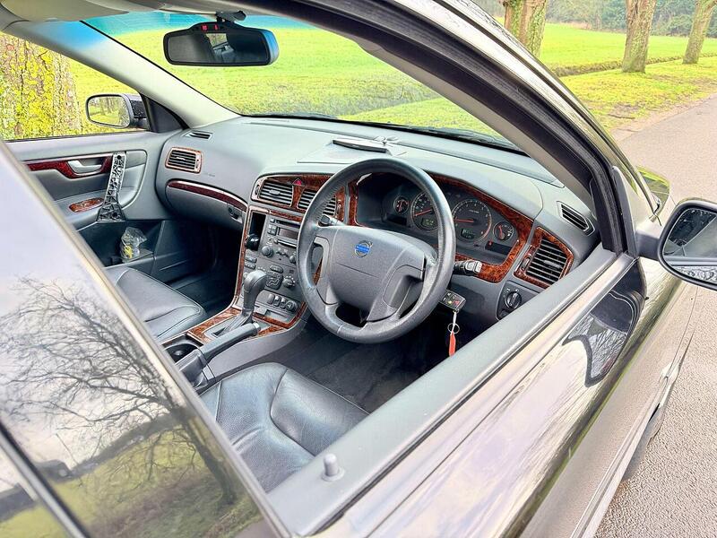 Volvo V70 2.4 SE Estate 5dr Petrol Automatic (231 g/km, 170 bhp) - U2020