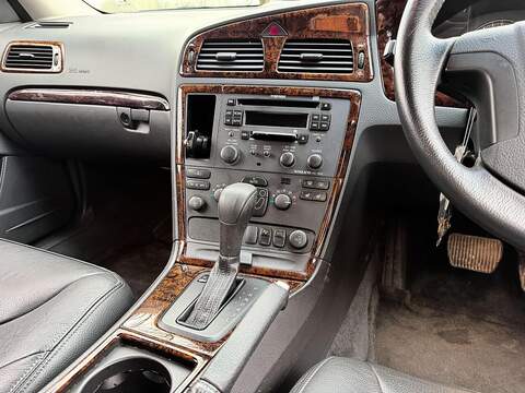 Volvo V70 2.4 SE Estate 5dr Petrol Automatic (231 g/km, 170 bhp) - U2020