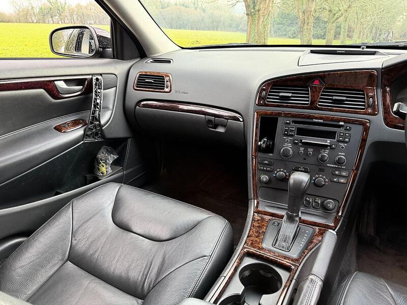 Volvo V70 2.4 SE Estate 5dr Petrol Automatic (231 g/km, 170 bhp) - U2020