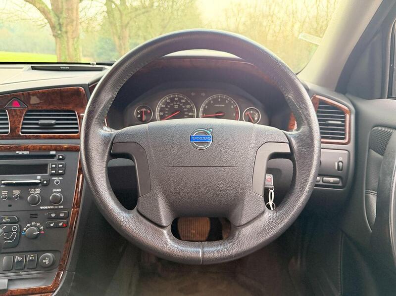Volvo V70 2.4 SE Estate 5dr Petrol Automatic (231 g/km, 170 bhp) - U2020