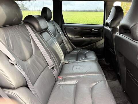 Volvo V70 2.4 SE Estate 5dr Petrol Automatic (231 g/km, 170 bhp) - U2020