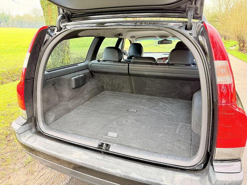 Volvo V70 2.4 SE Estate 5dr Petrol Automatic (231 g/km, 170 bhp) - U2020